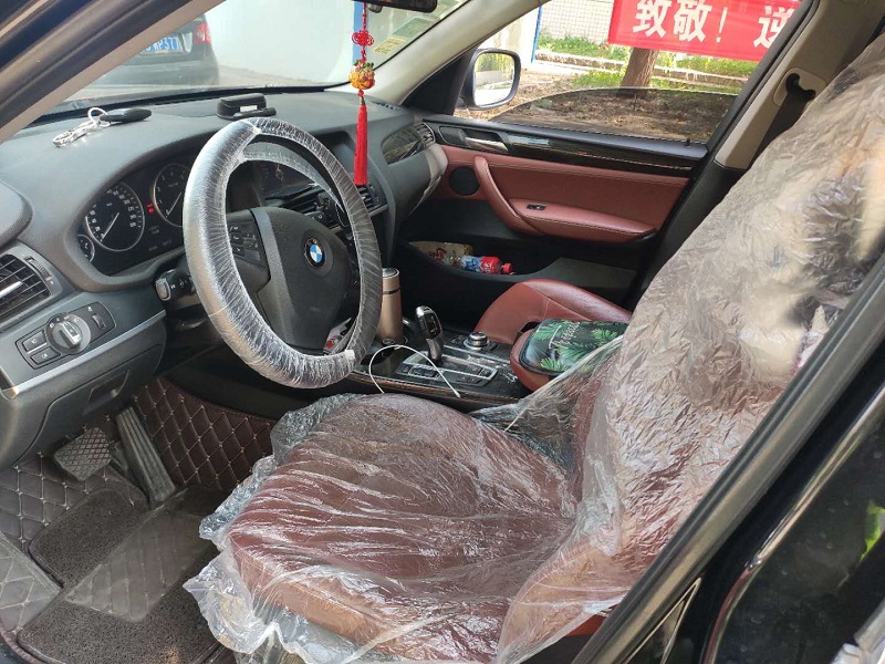 一次性防護座椅(yǐ)套和方向盤套